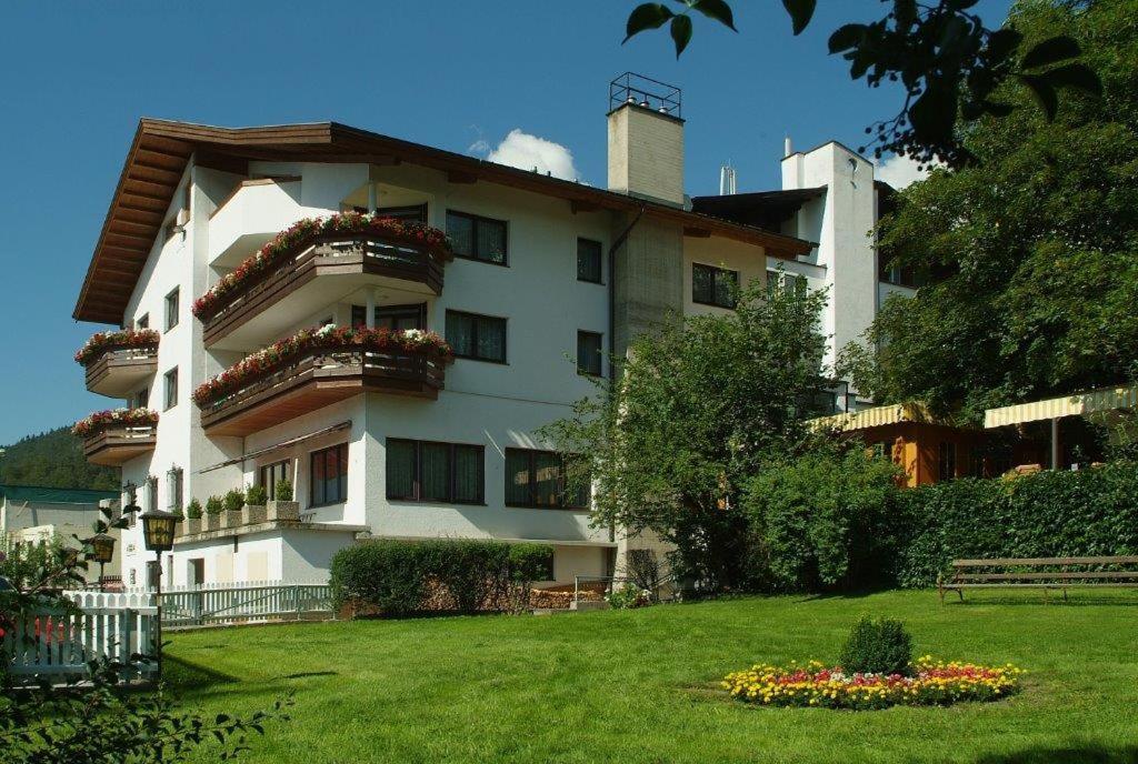 Hotel-Garni Stern - Bed & Breakfast & More Imst Exterior photo