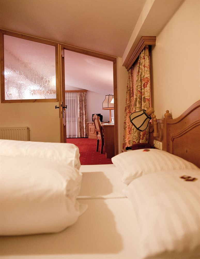 Hotel-Garni Stern - Bed & Breakfast & More Imst Exterior photo