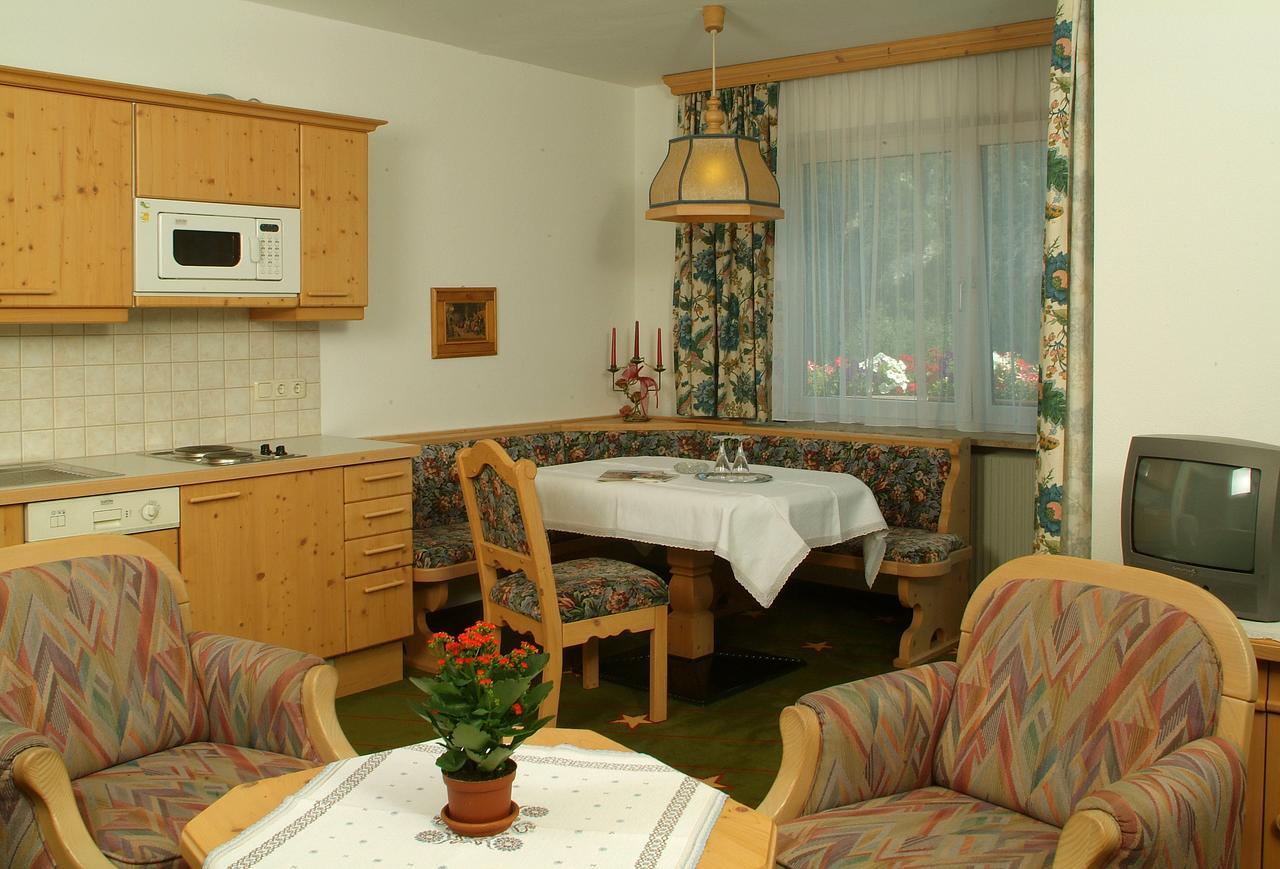 Hotel-Garni Stern - Bed & Breakfast & More Imst Exterior photo