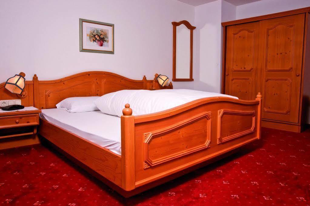 Hotel-Garni Stern - Bed & Breakfast & More Imst Exterior photo