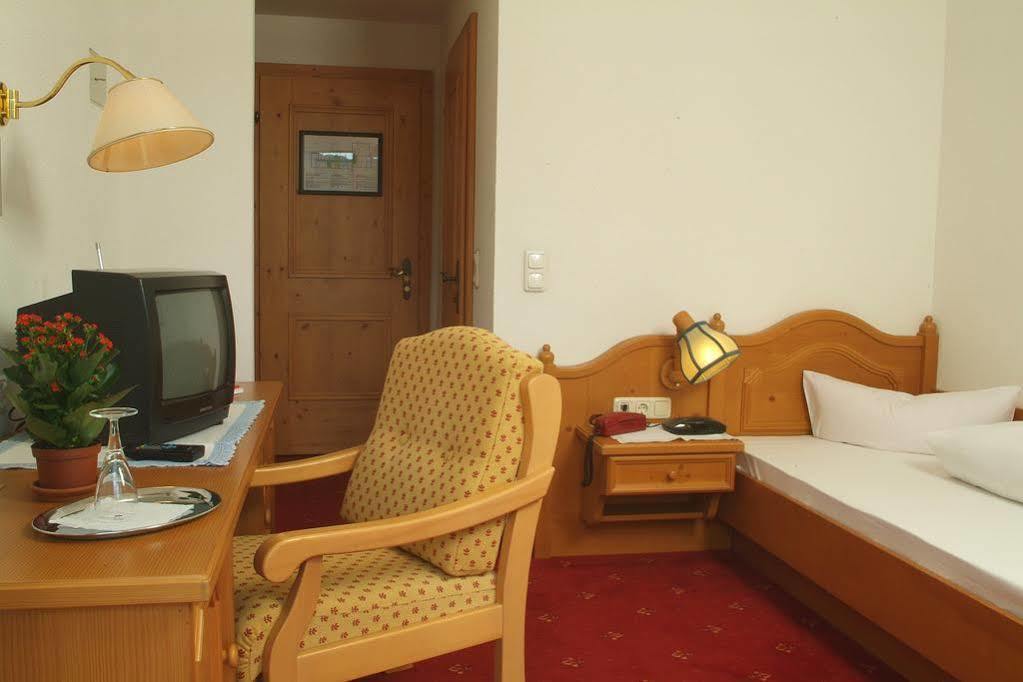 Hotel-Garni Stern - Bed & Breakfast & More Imst Exterior photo