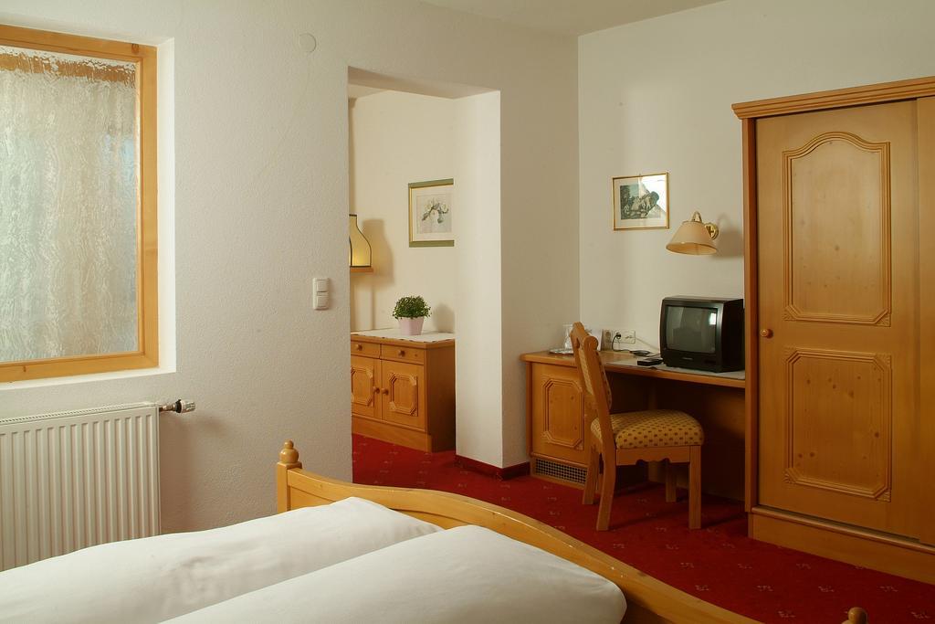 Hotel-Garni Stern - Bed & Breakfast & More Imst Room photo